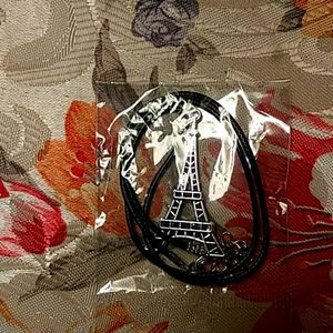 Nwot Eiffel tower necklace